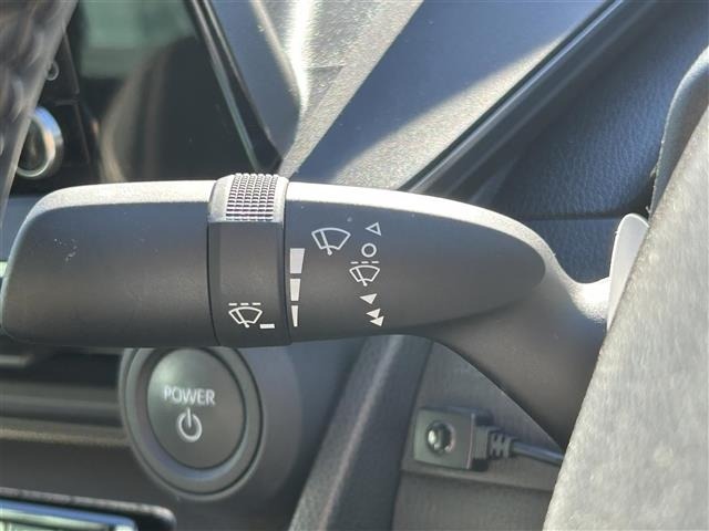 Toyota PRIUS 2023 6975421-5