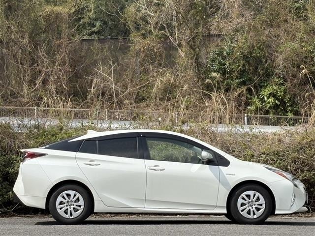 Toyota PRIUS 2017 6975422-3