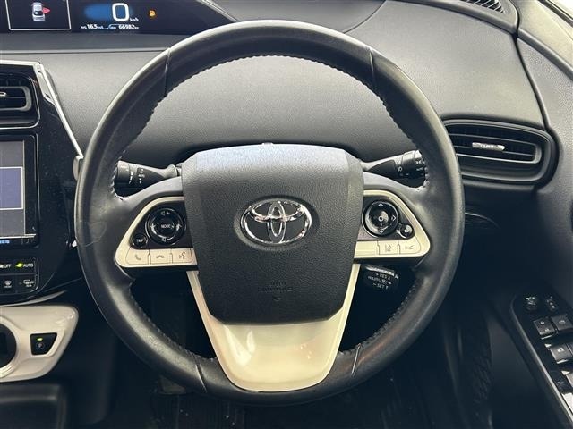 Toyota PRIUS 2017 6975441-1