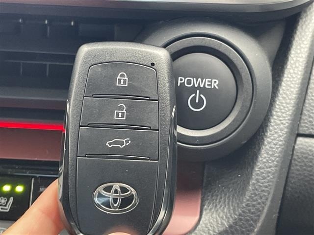 Toyota PRIUS 2023 6975447-9