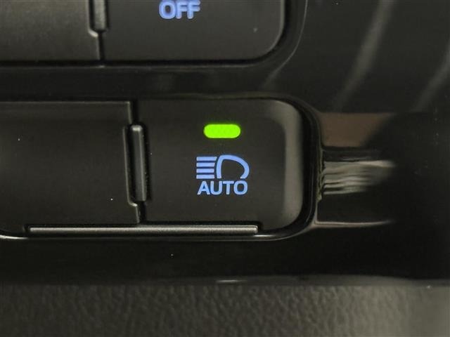 Toyota PRIUS 2019 6975588-30