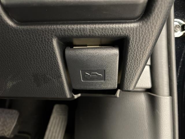 Toyota PRIUS 2024 6975650-11