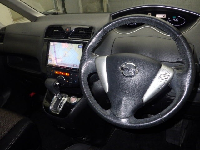 Nissan SERENA 2014 6978551-3