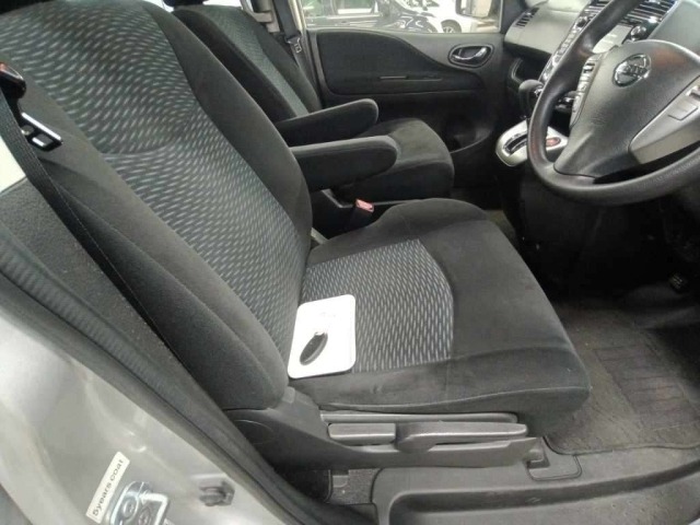 Nissan SERENA 2014 6978642-10
