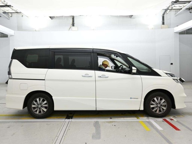 Nissan SERENA 2018 6978855-3