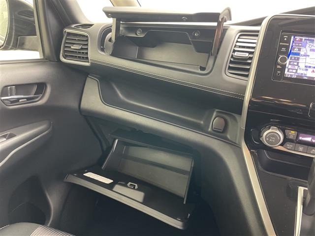 Nissan SERENA 2018 6979702-20