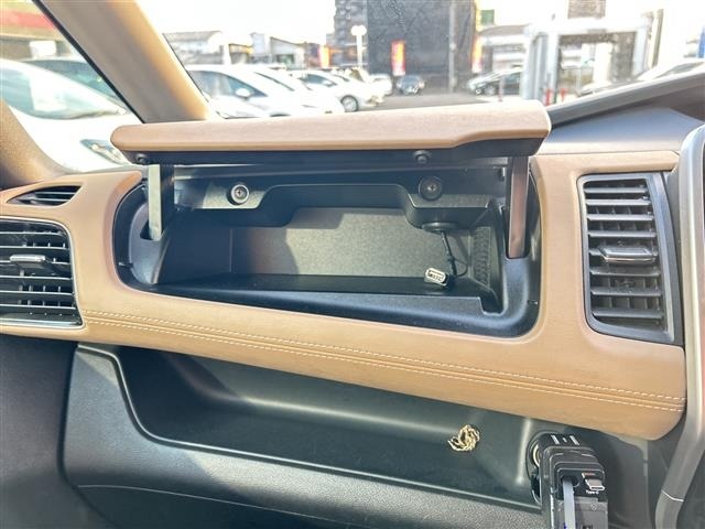 Nissan SERENA 2017 6980707-1