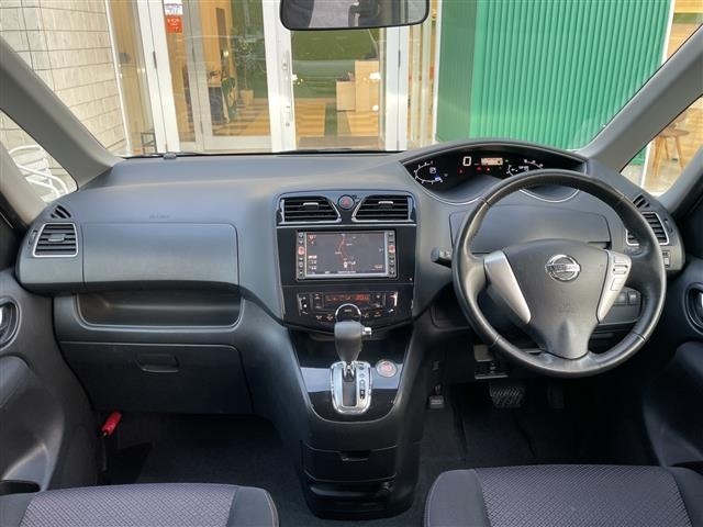 Nissan SERENA 2011 6982117-14