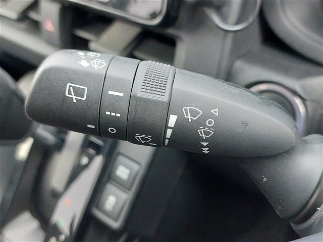 Toyota SIENTA 2023 6973923-26