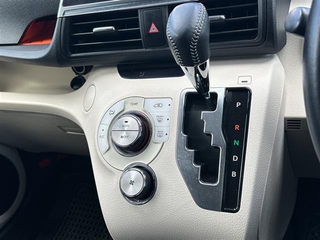 Toyota SIENTA 2015 6973967-20