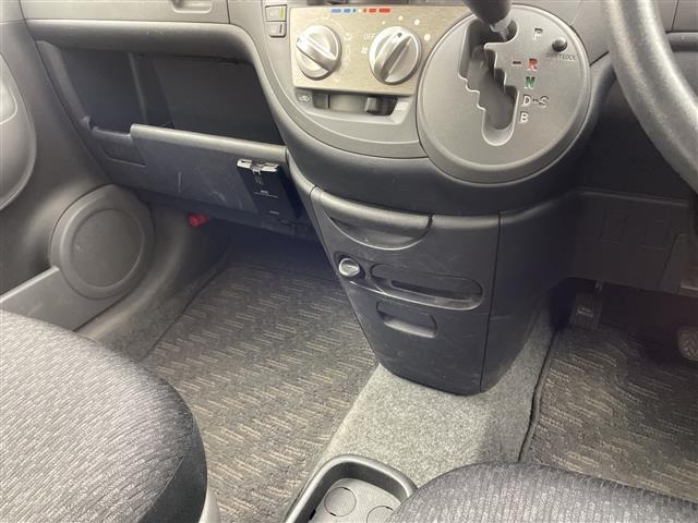 Toyota SIENTA 2011 6975892-11