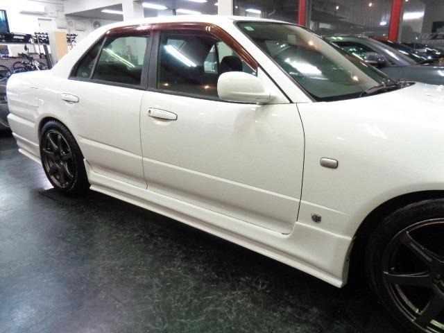 Nissan SKYLINE 2000 6981879-11