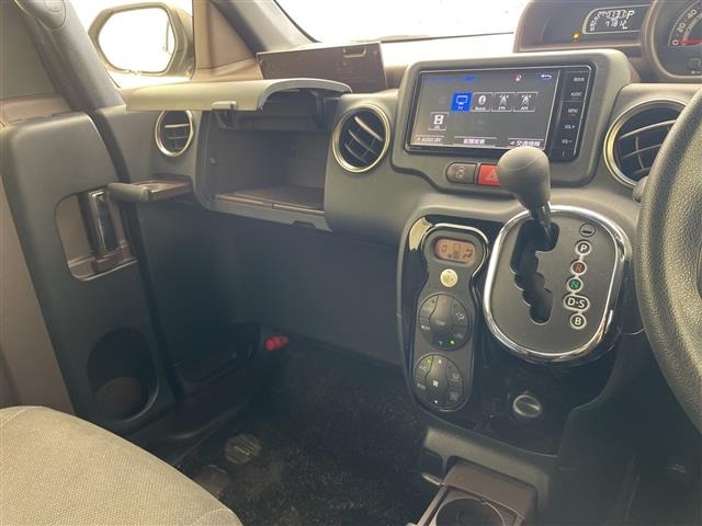Toyota SPADE 2015 6976110-9