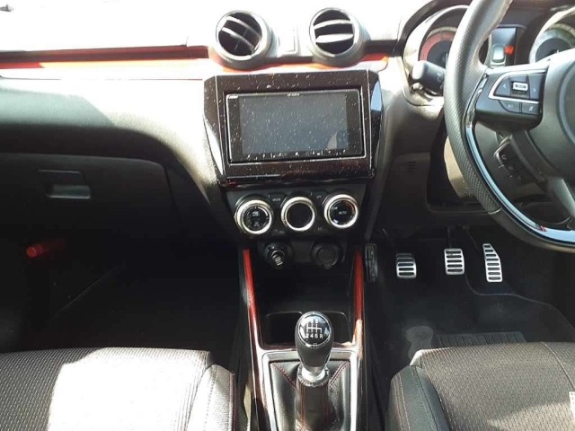 Suzuki SWIFT 2024 7002645-9