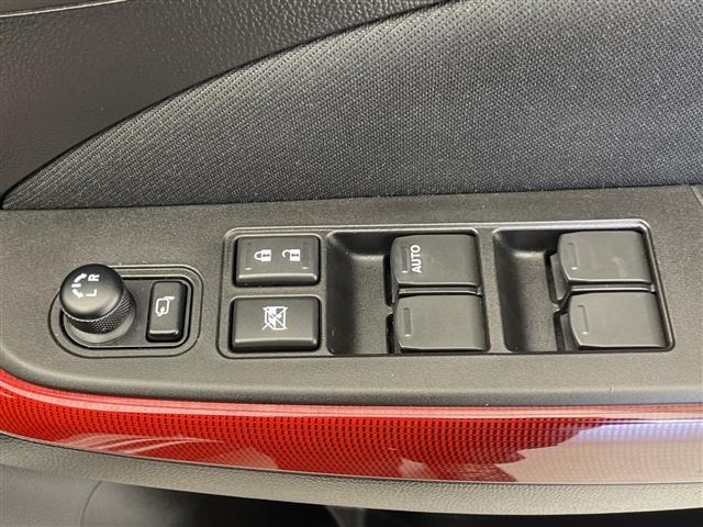 Suzuki SWIFT 2018 7002761-4