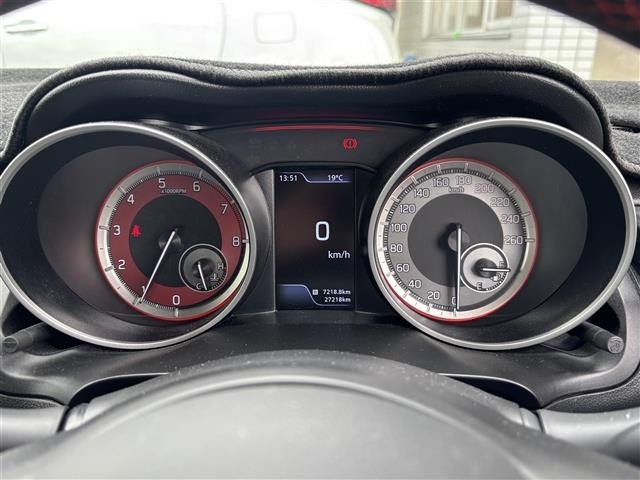 Suzuki SWIFT 2023 7002842-6