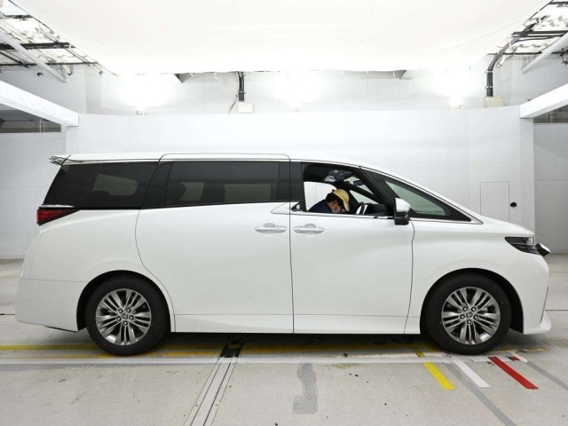 Toyota ALPHARD 2026 7023140-3