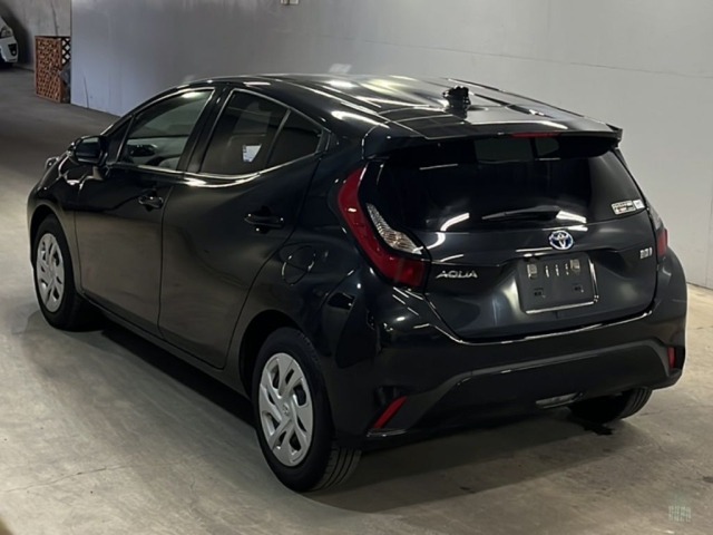Toyota AQUA 2022 7009666-1