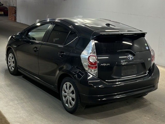 Toyota AQUA 2013 7009680-1