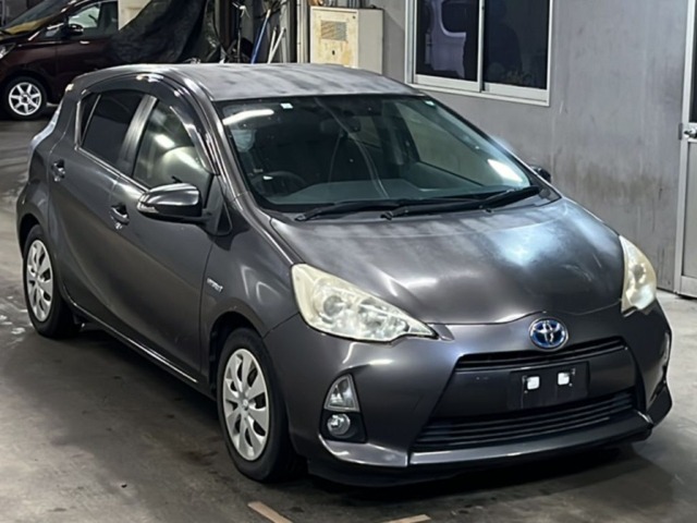 Toyota AQUA 2013 7009684-4