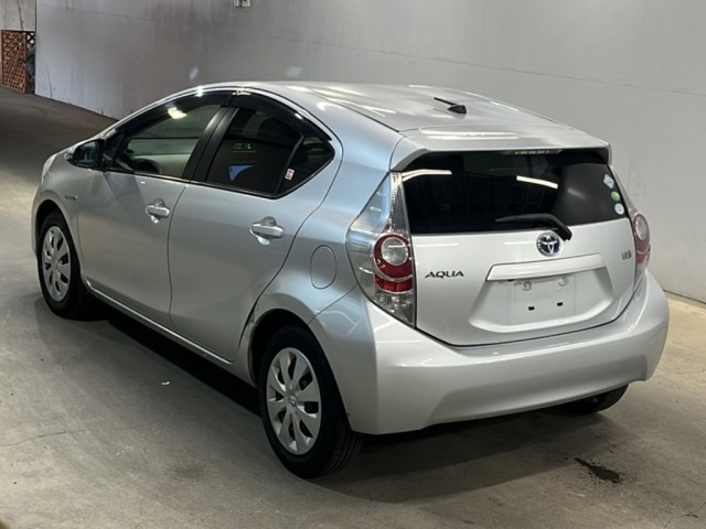 Toyota AQUA 2013 7009692-1