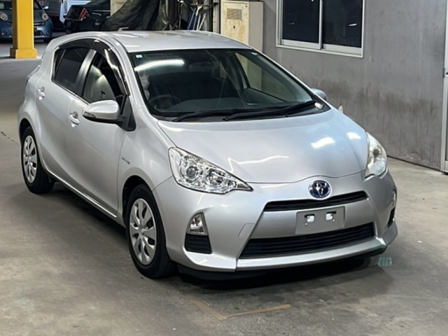 Toyota AQUA 2013 7009692-4