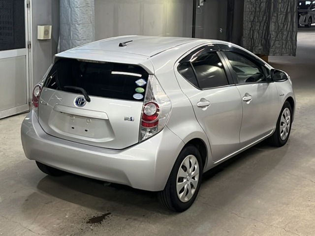 Toyota AQUA 2013 7009692-5