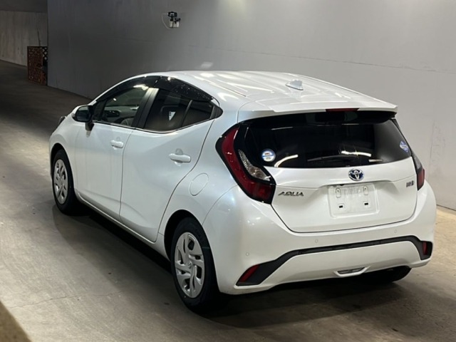 Toyota AQUA 2023 7009709-1