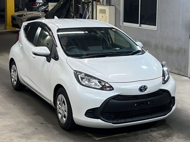 Toyota AQUA 2023 7009709-4