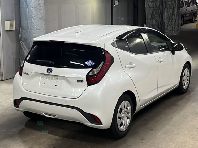 Toyota AQUA 2023 7009709-5