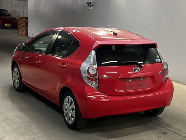 Toyota AQUA 2014 7009710-1