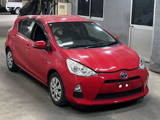 Toyota AQUA 2014 7009710-4