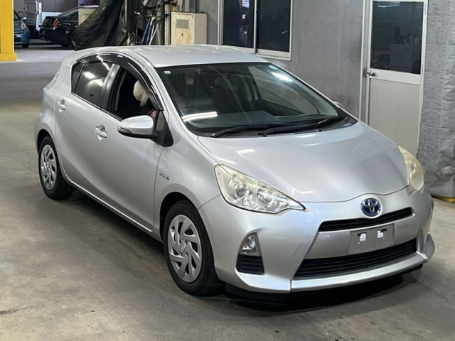 Toyota AQUA 2013 7009728-4
