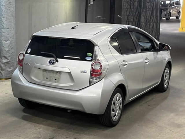 Toyota AQUA 2013 7009728-5