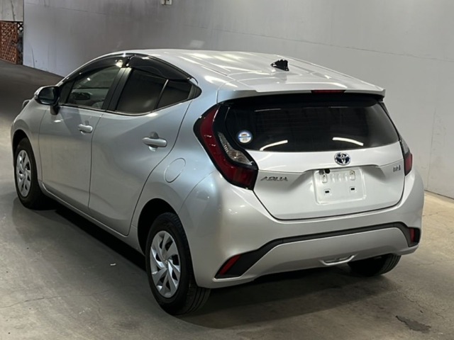 Toyota AQUA 2024 7009733-1