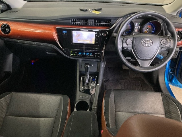 Toyota AURIS 2015 7014591-3