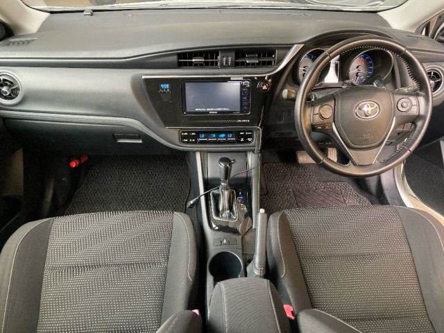 Toyota AURIS 2015 7014604-3