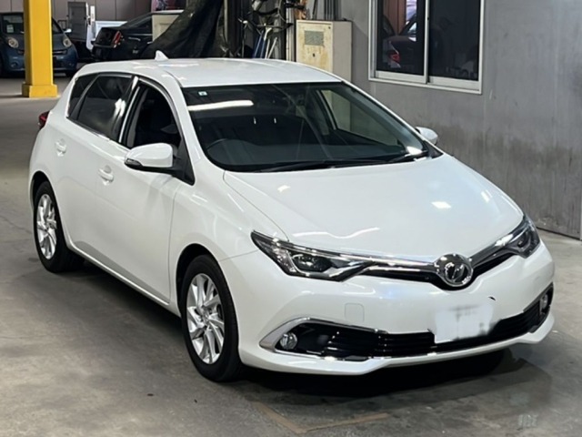 Toyota AURIS 2015 7014604-4