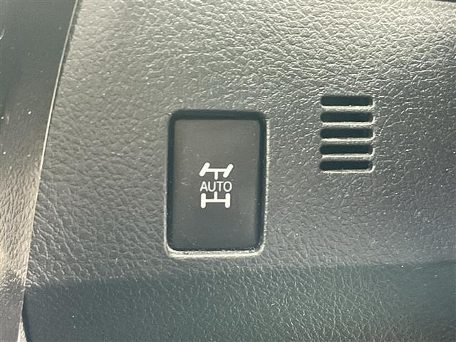 Toyota AURIS 2017 7014631-11