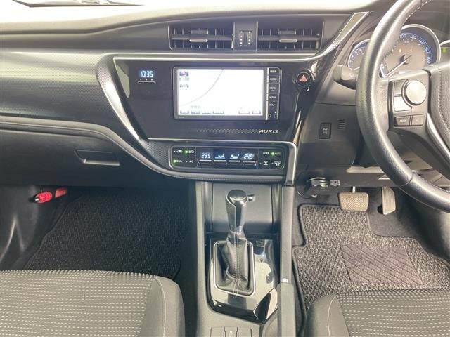 Toyota AURIS 2017 7014631-8