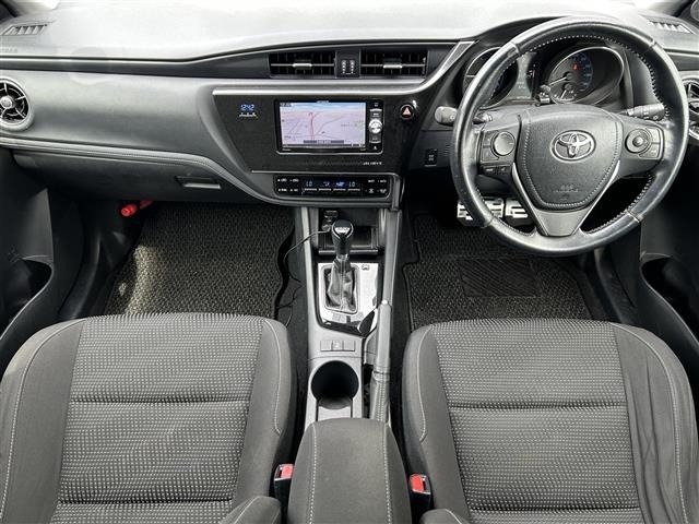 Toyota AURIS 2017 7014643-14