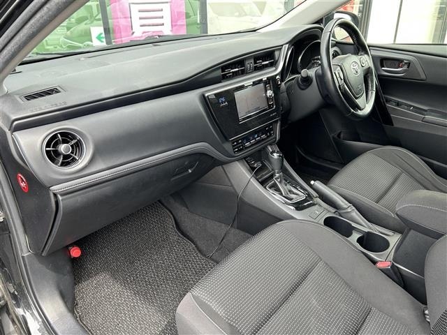 Toyota AURIS 2017 7014643-7