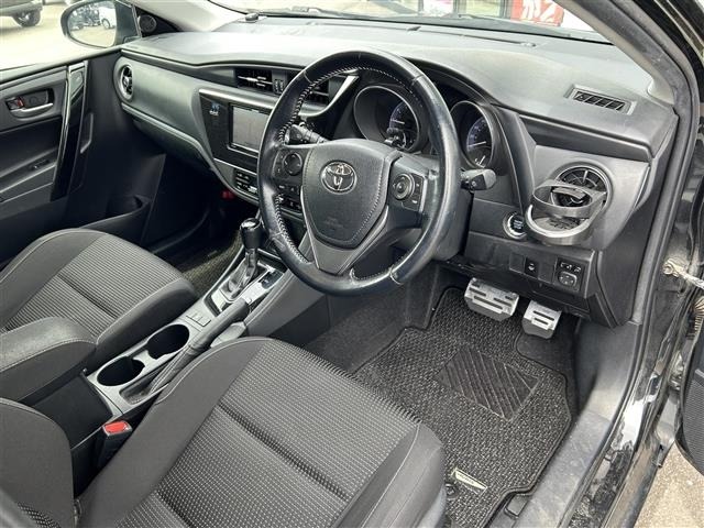 Toyota AURIS 2017 7014643-8