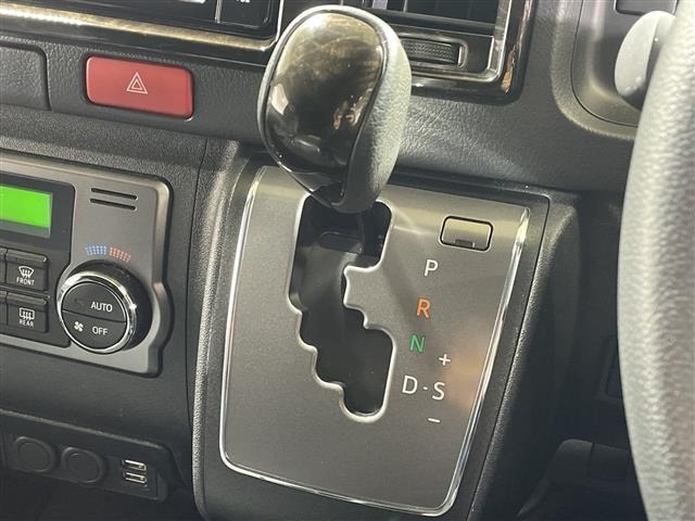 Toyota HIACE VAN 2023 7021063-6