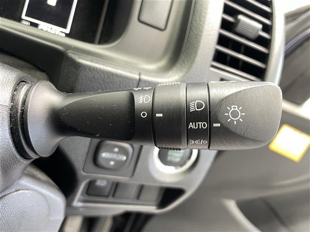 Toyota HIACE VAN 2021 7021115-1