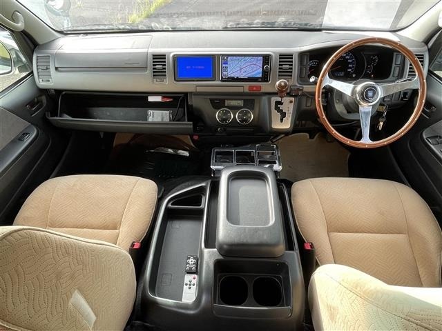 Toyota HIACE VAN 2013 7021204-11