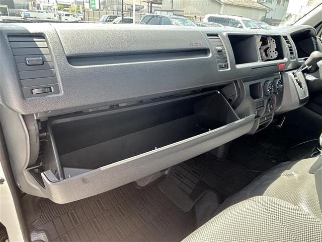 Toyota HIACE VAN 2026 7021444-11