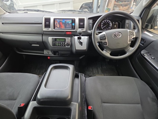 Toyota HIACE VAN 2024 7021707-3