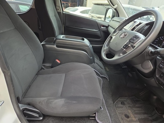 Toyota HIACE VAN 2024 7021707-5