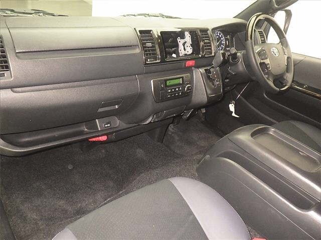 Toyota HIACE VAN 2022 7021769-4